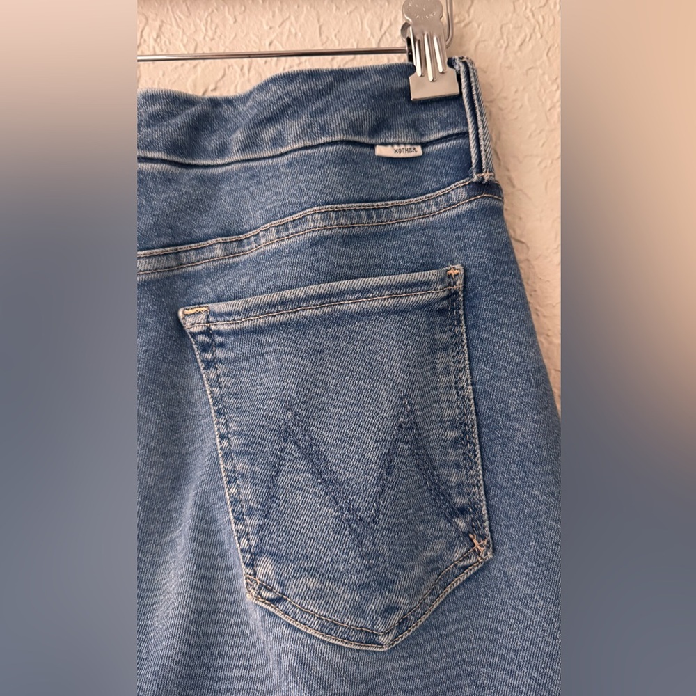 MOTHER Two-Tone Light to Mid Blue Wide-Leg Jeans - Picture 5 of 9